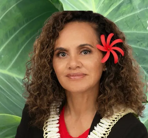 Alofa, Sheila Medeiros